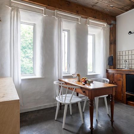 Owl'S Nest Suites Carrying Place Экстерьер фото