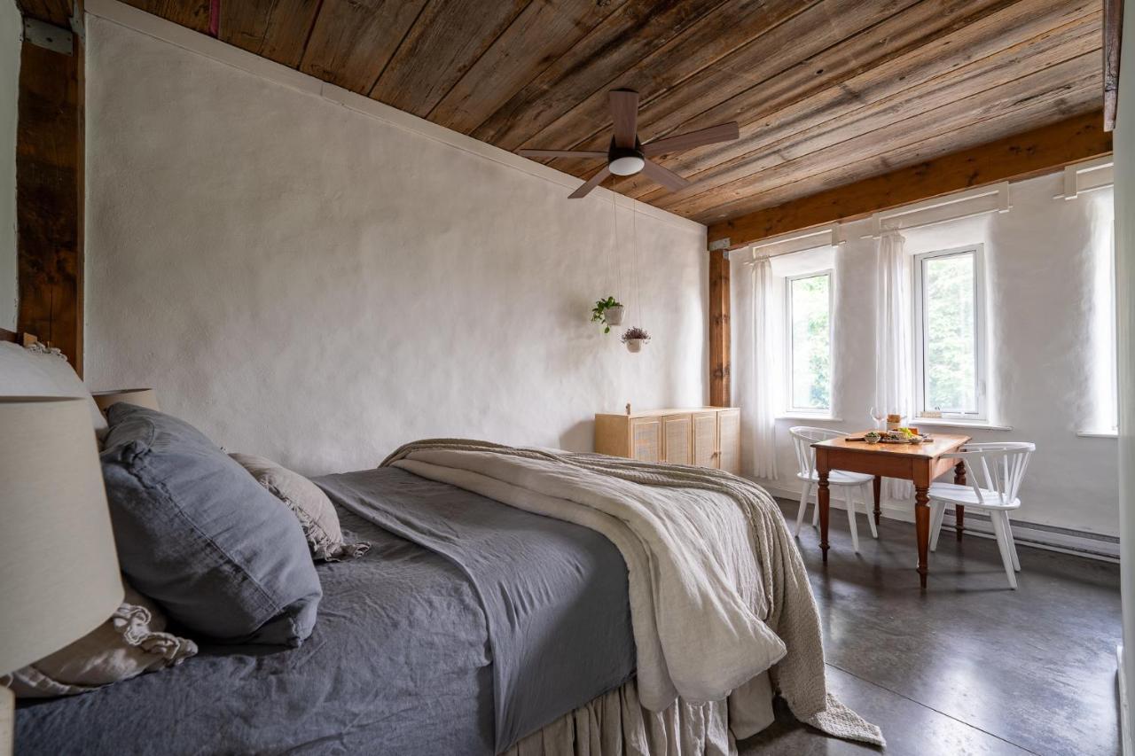 Owl'S Nest Suites Carrying Place Экстерьер фото