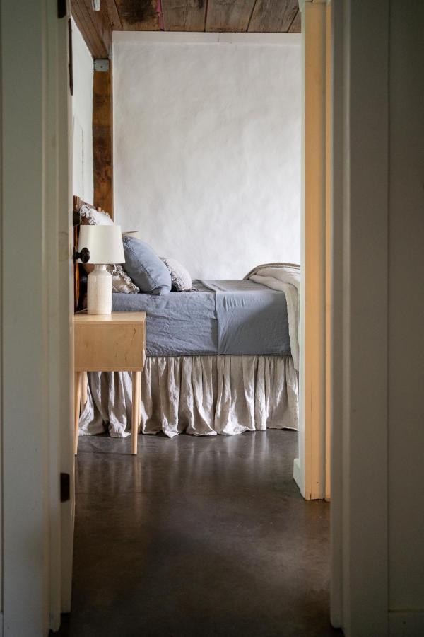 Owl'S Nest Suites Carrying Place Экстерьер фото