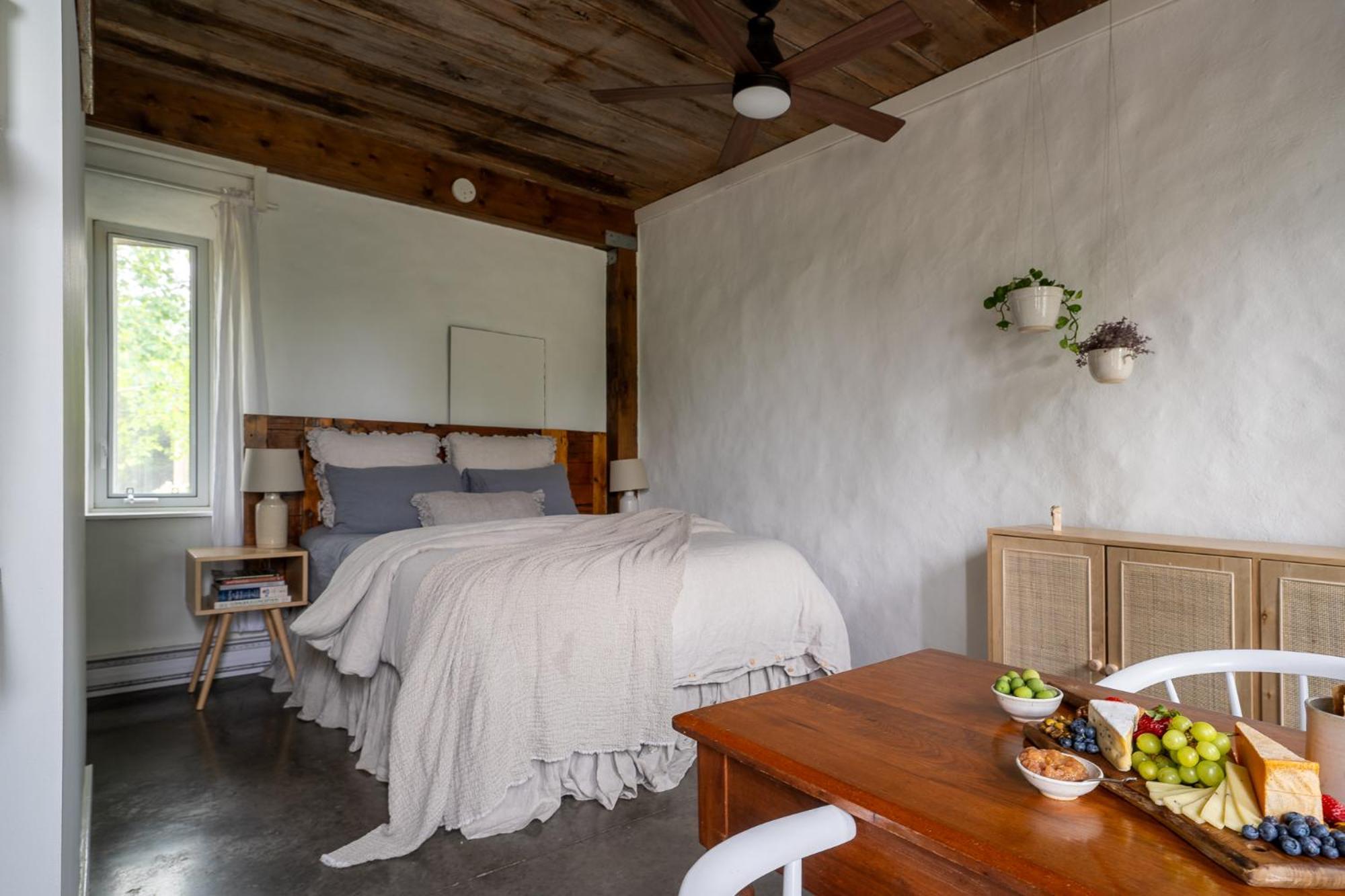 Owl'S Nest Suites Carrying Place Экстерьер фото
