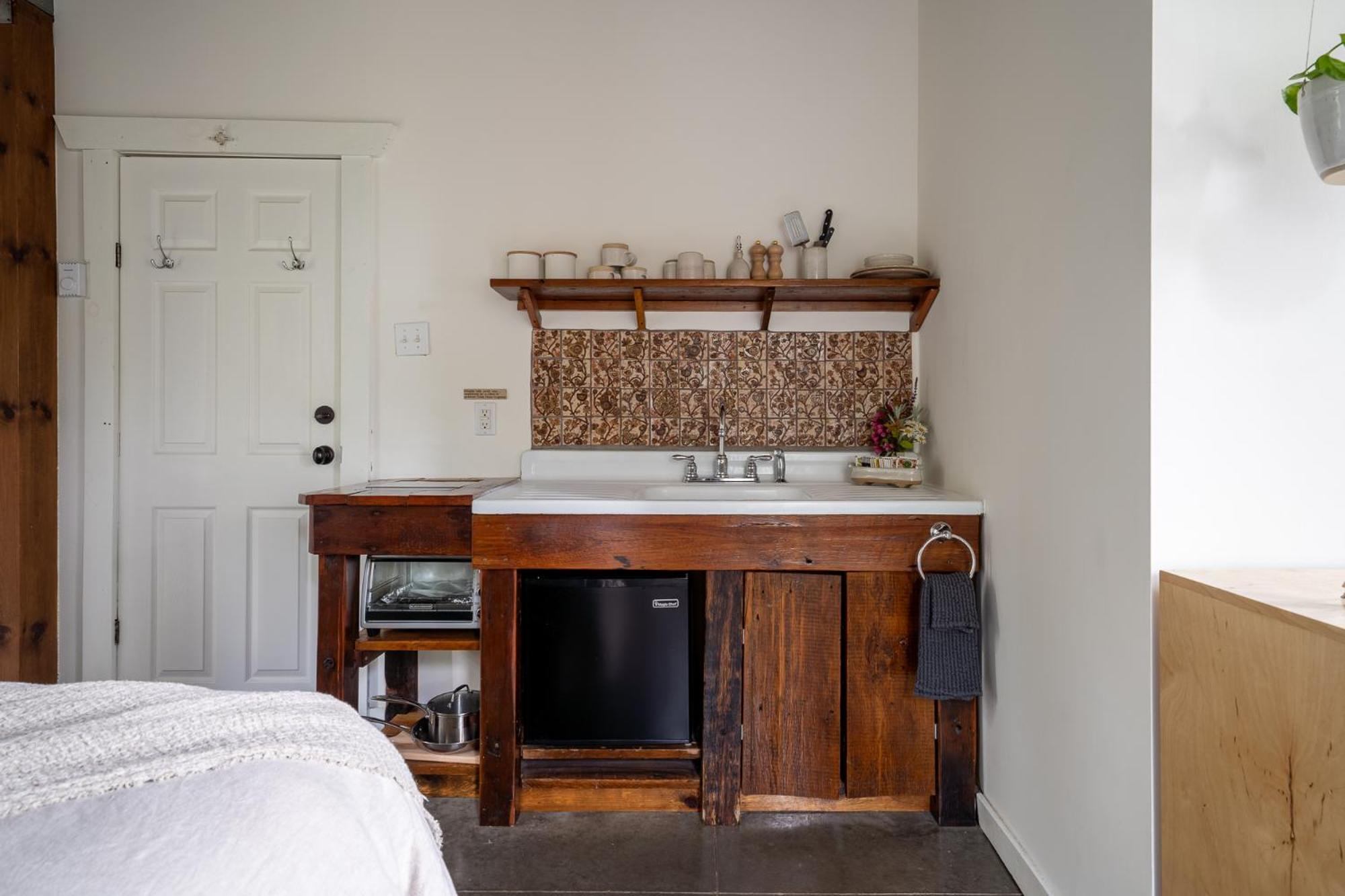 Owl'S Nest Suites Carrying Place Экстерьер фото