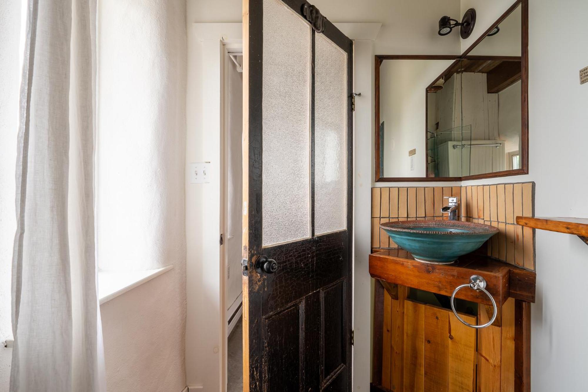 Owl'S Nest Suites Carrying Place Экстерьер фото