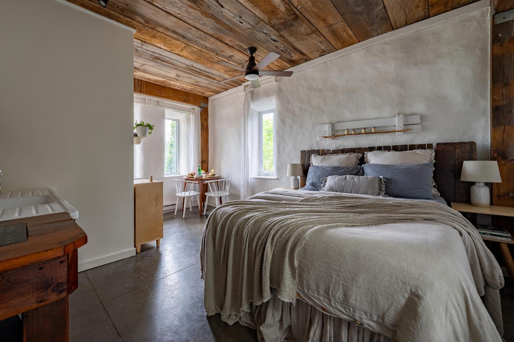 Owl'S Nest Suites Carrying Place Экстерьер фото
