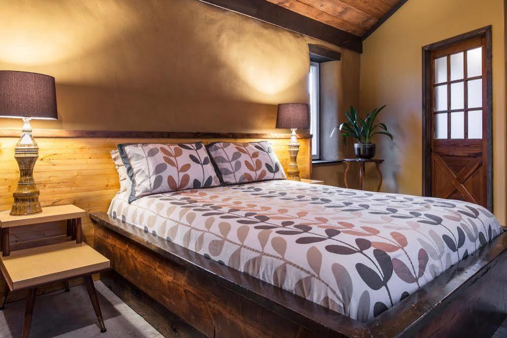 Owl'S Nest Suites Carrying Place Экстерьер фото