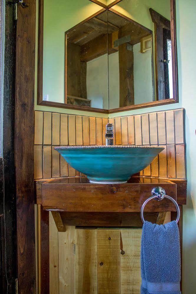 Owl'S Nest Suites Carrying Place Экстерьер фото