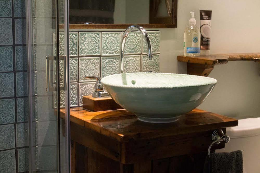 Owl'S Nest Suites Carrying Place Экстерьер фото