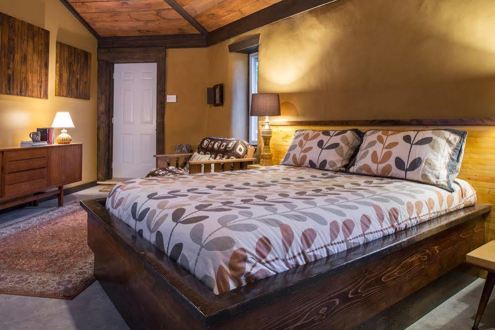 Owl'S Nest Suites Carrying Place Экстерьер фото